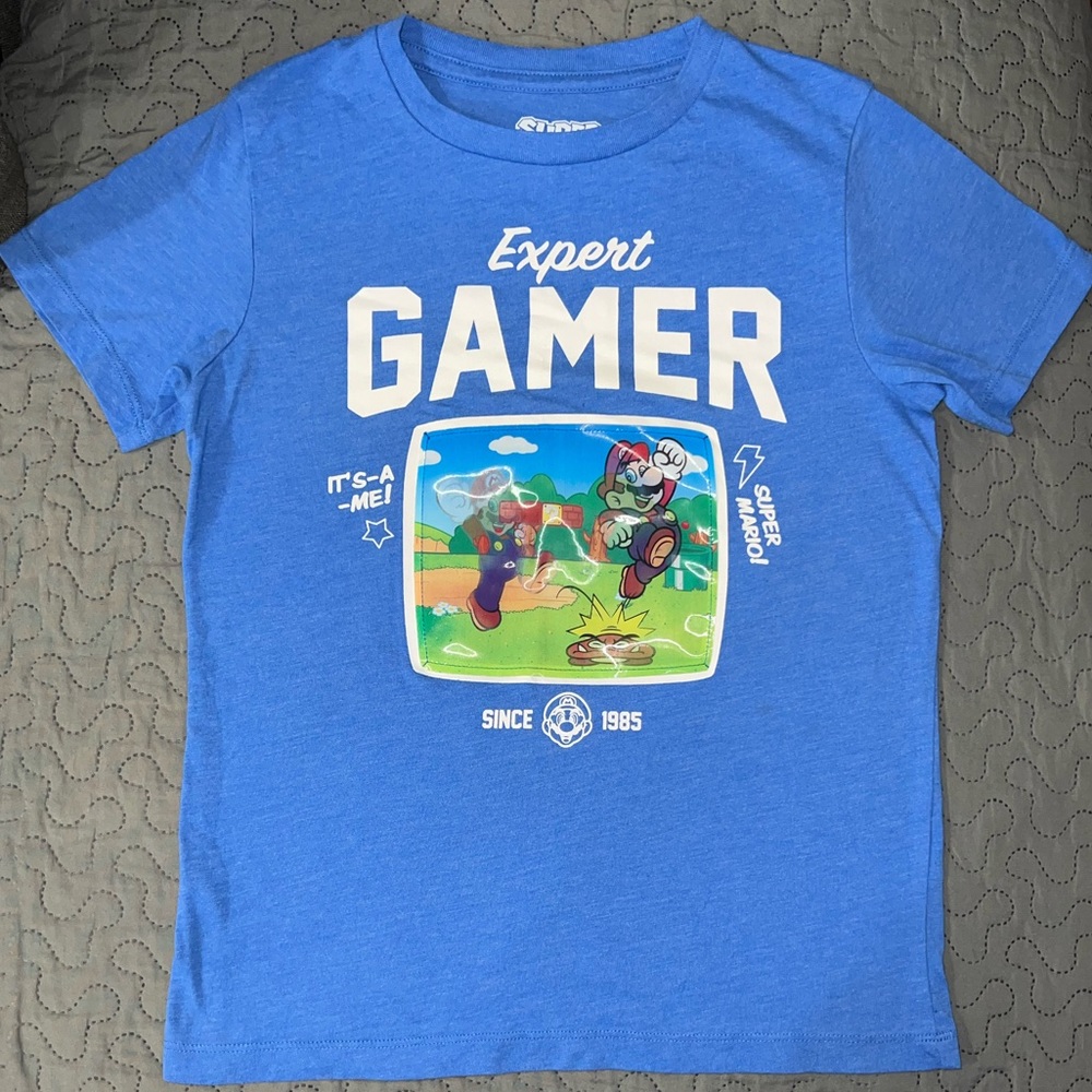 Holographic, Mario T-shirt